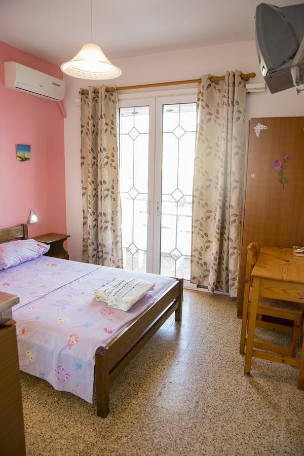 Harriet Studios CCharaki Buitenkant foto