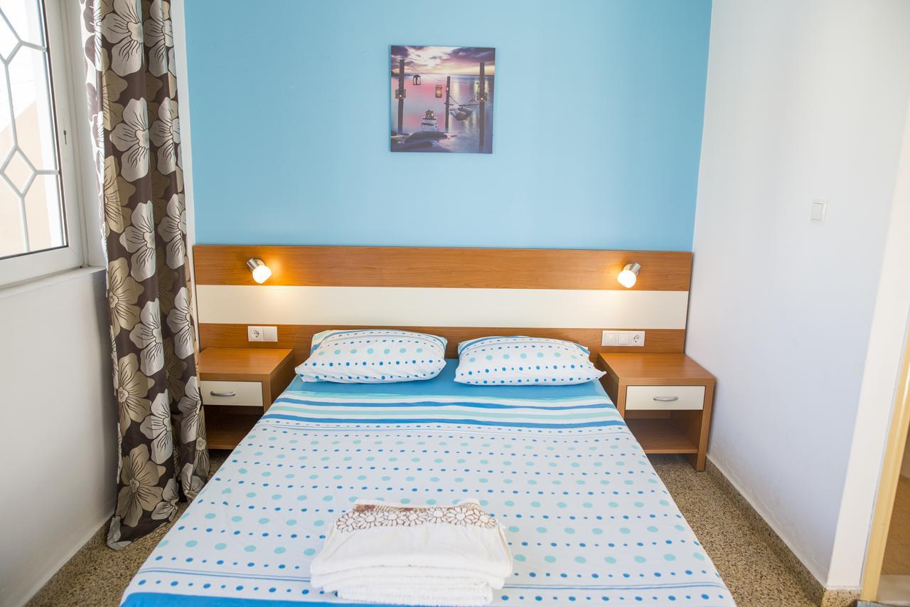 Harriet Studios CCharaki Buitenkant foto
