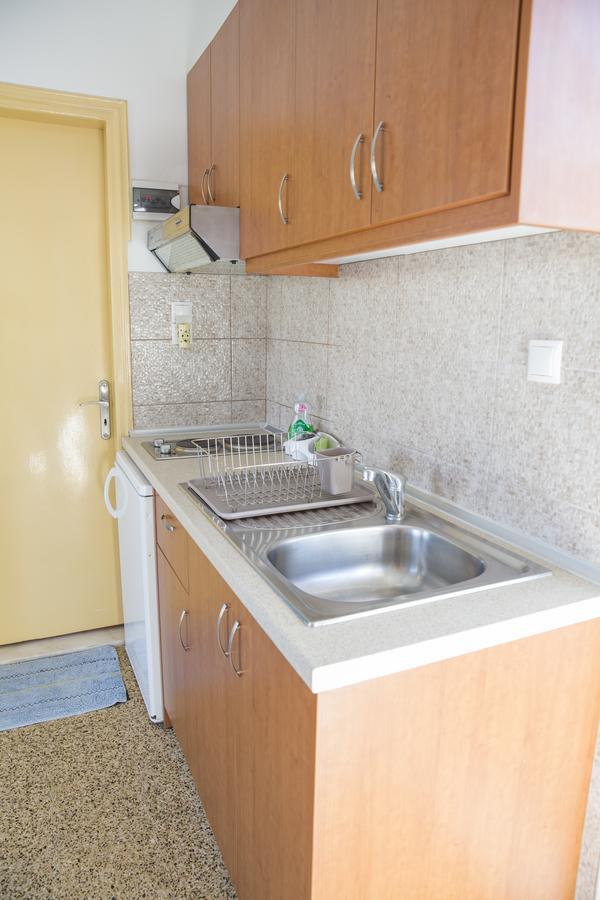 Harriet Studios CCharaki Buitenkant foto