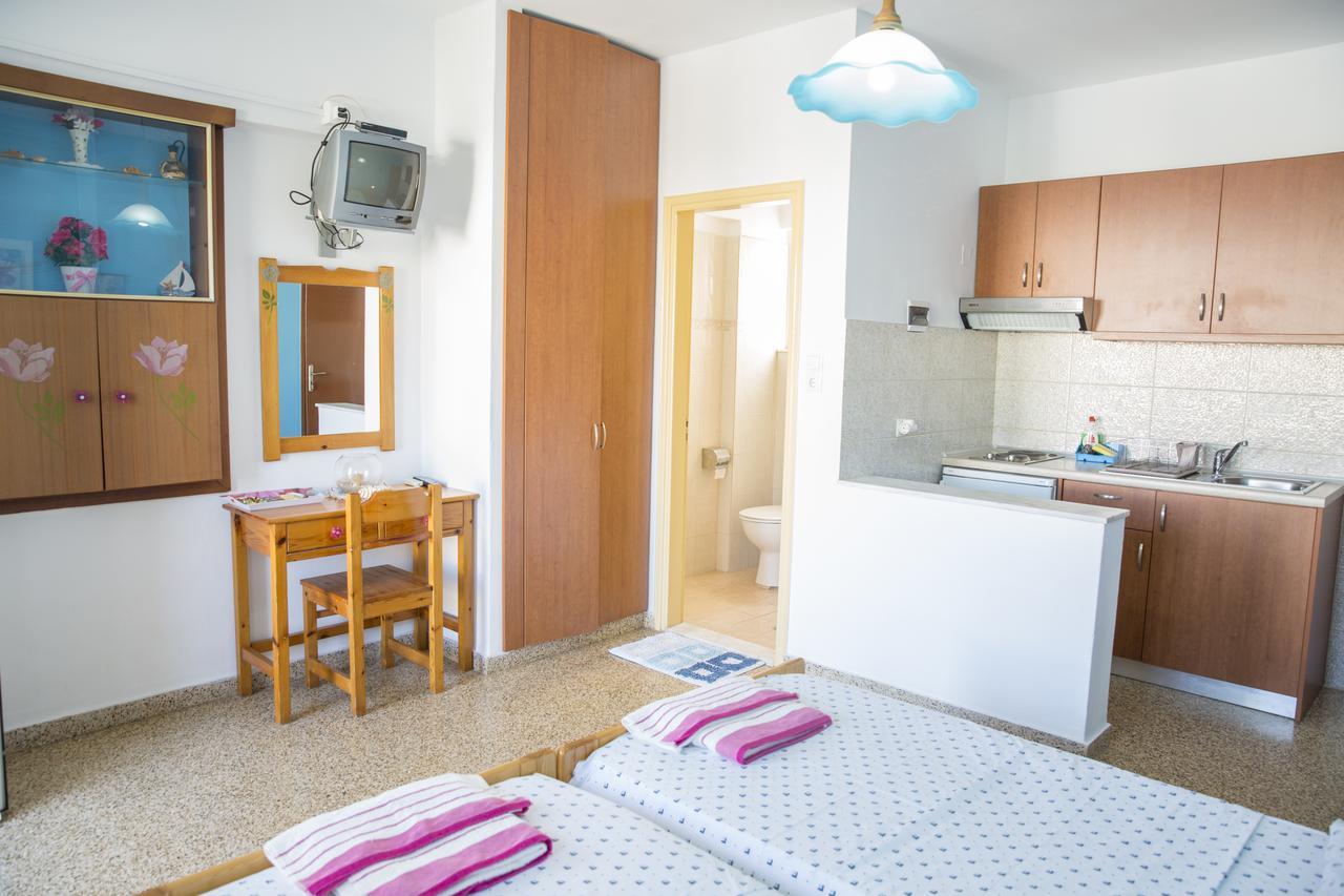 Harriet Studios CCharaki Buitenkant foto
